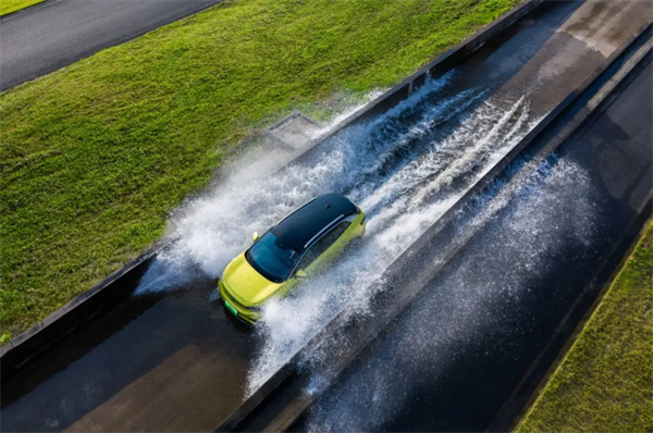 品牌丨合資品牌銷冠續(xù)寫傳奇:上汽大眾以"油電并進(jìn)"迎戰(zhàn)2025