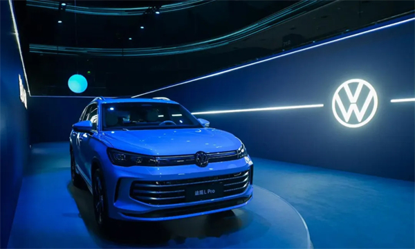 品牌丨合資品牌銷冠續(xù)寫傳奇:上汽大眾以"油電并進(jìn)"迎戰(zhàn)2025