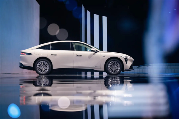 16.99萬起的別克至境L7,B級車的局,還得別克來破!