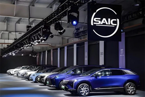 上汽用半年時(shí)間,展現(xiàn)出中國(guó)汽車(chē)“頭雁”的變革偉力