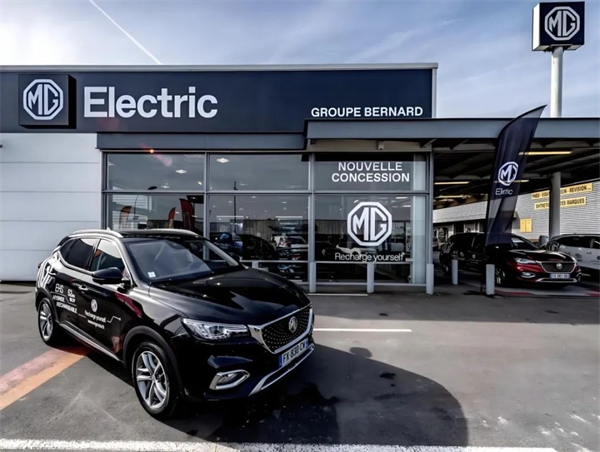 上汽用半年時(shí)間,展現(xiàn)出中國(guó)汽車(chē)“頭雁”的變革偉力